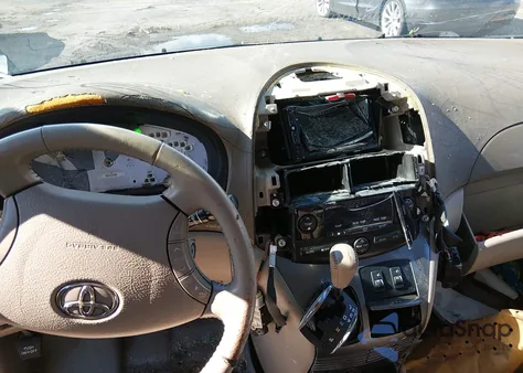 2008 Toyota Sienna Xle z USA, uszkodzony, nr VIN 5TDBK22C18S009563